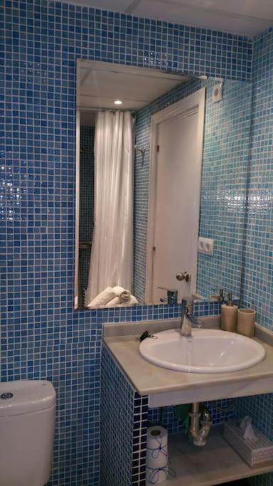 Seafront Apartment With Open-Air Heated Pool 푸엔히롤라 외부 사진