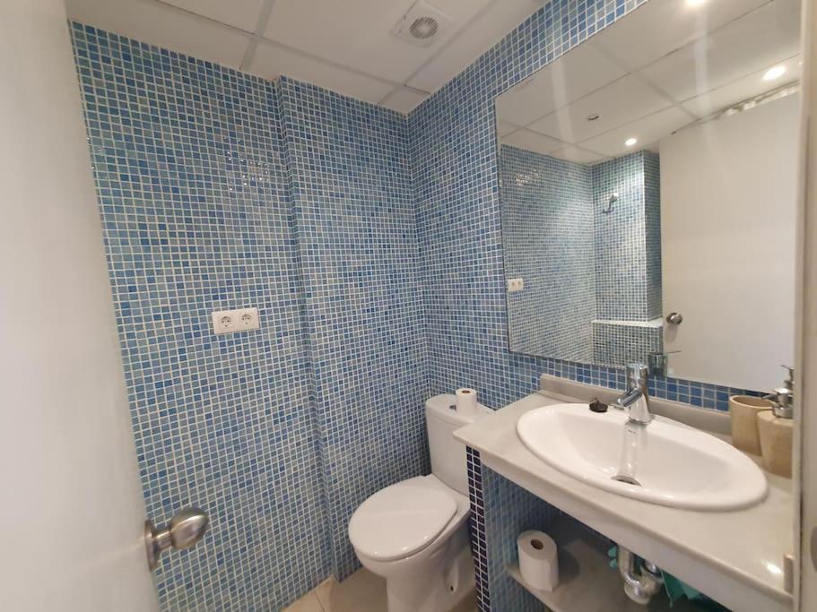 Seafront Apartment With Open-Air Heated Pool 푸엔히롤라 외부 사진